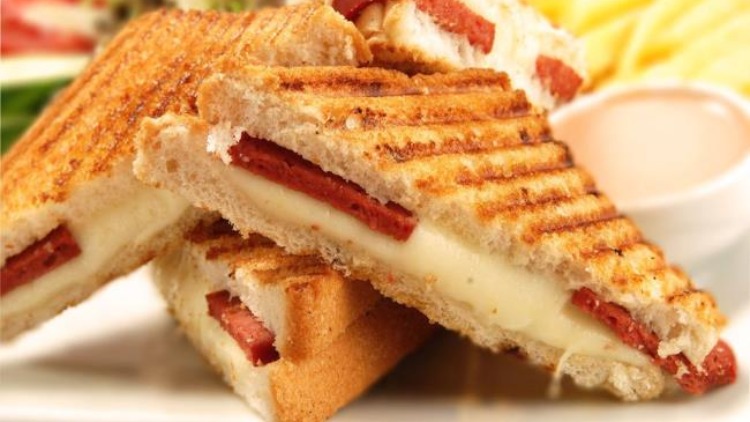 Sucuklu Tost